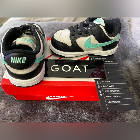 Nike Dunk Low - Picture 3 of 11